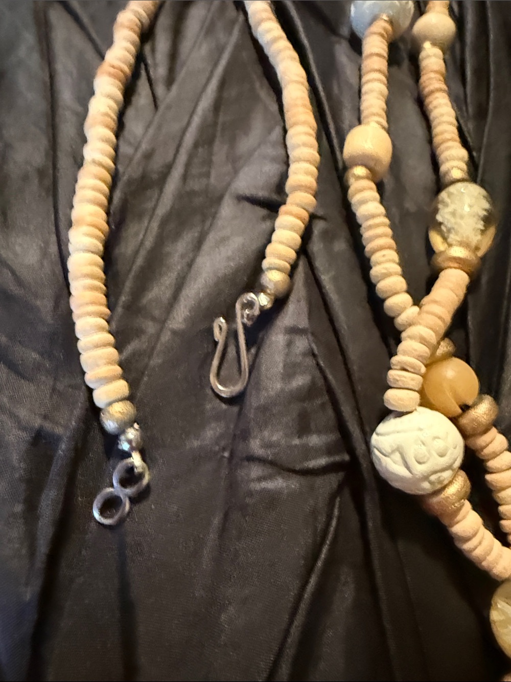 Donut pendant Beaded Statement Necklace with stone and natural shell chips - Picture 3 of 9